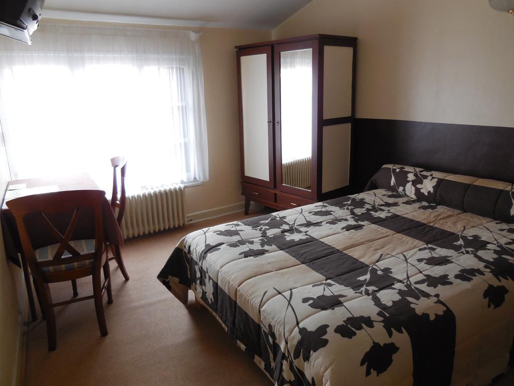 Hotel Le Lion D'Or Salbris Ruang foto